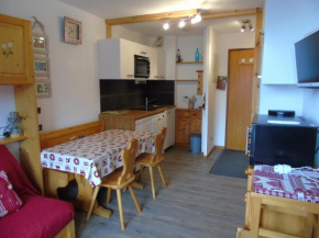 Studio cosy avec cabine, balcon, proche télécabine, commerces et écoles de ski à Valfréjus - FR-1-561-8